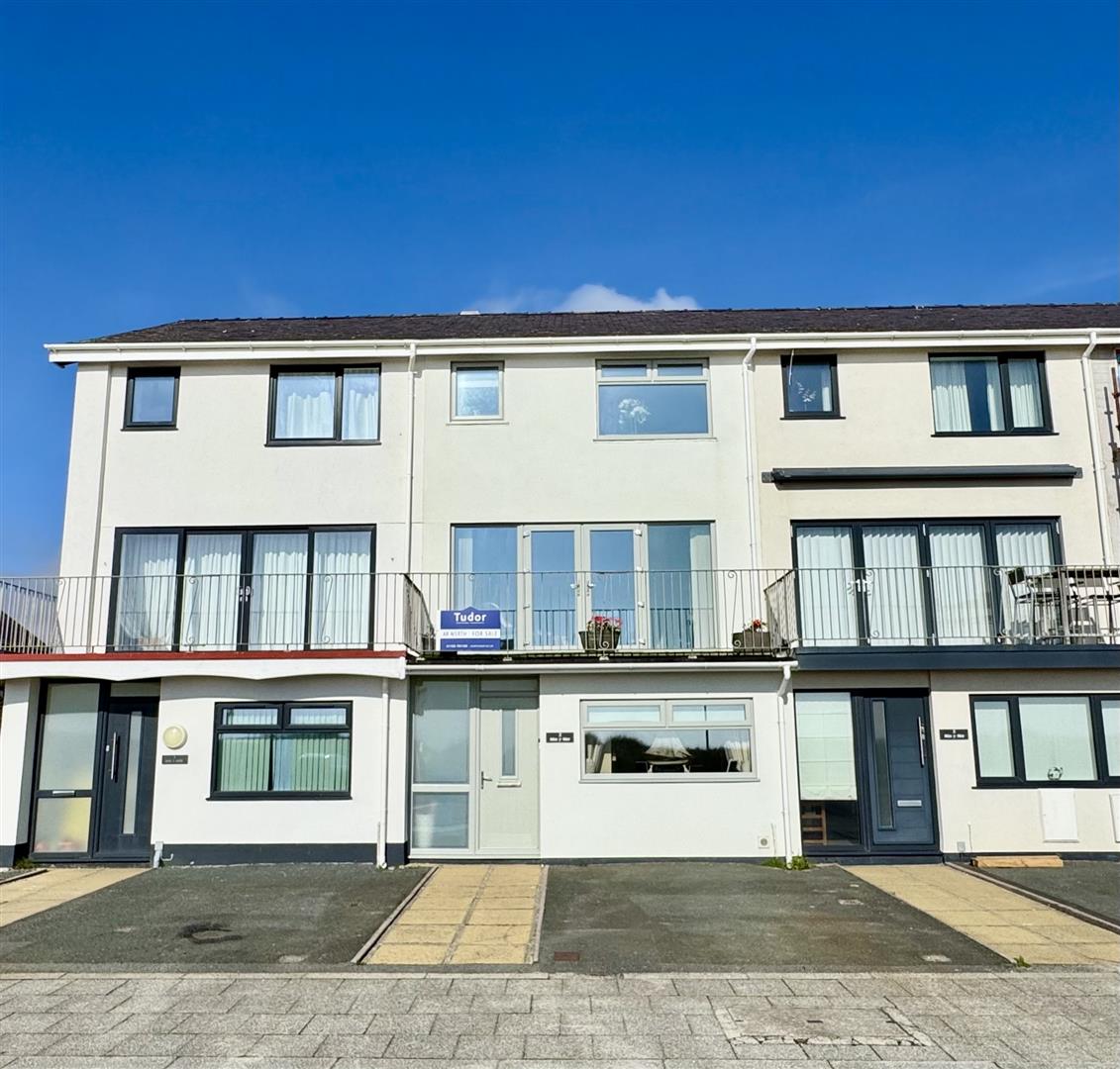 Min Y Mor, Pwllheli